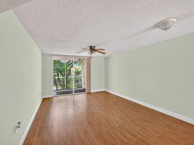 8373 Lake Dr #307 — Photo 3