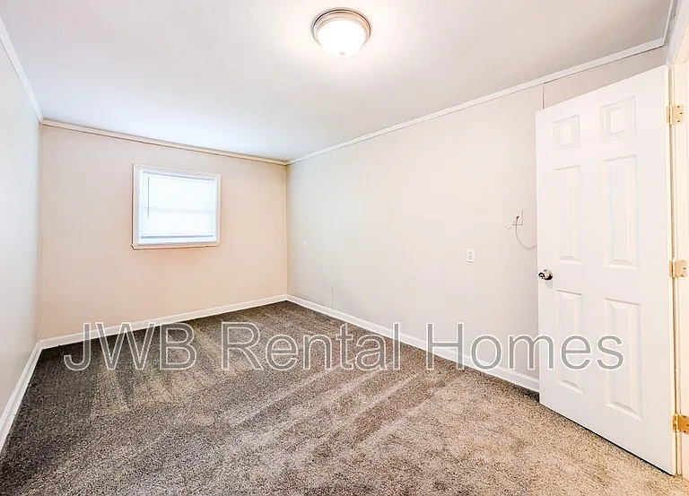 8740 Free Ave — Photo 8