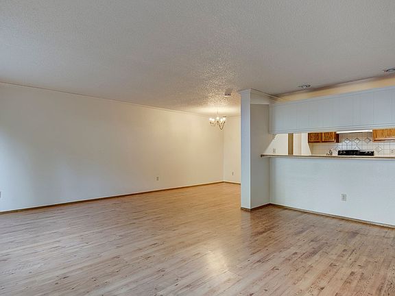 4th image of 690 NW Atalanta Way APT B5