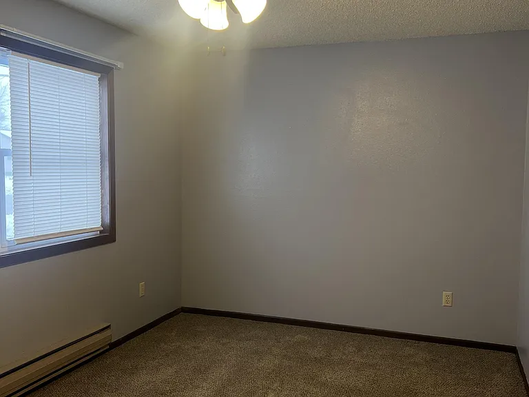 717 Garland St E — Photo 18