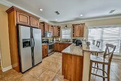 4th image of 800 Blvd St Germaine St