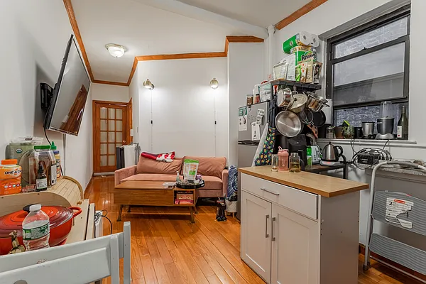 Rented by Bond New York | media 15