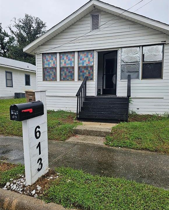 1st image of 613 NE 8TH AVENUE