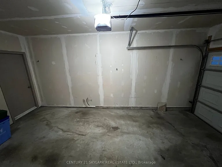 96 Charleswood Cres — Photo 24