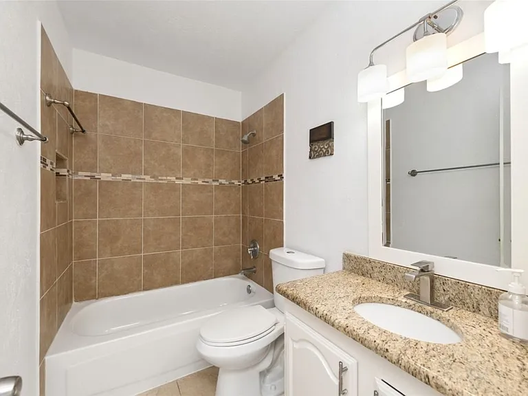 Second full bathroom (located in the hallway)
