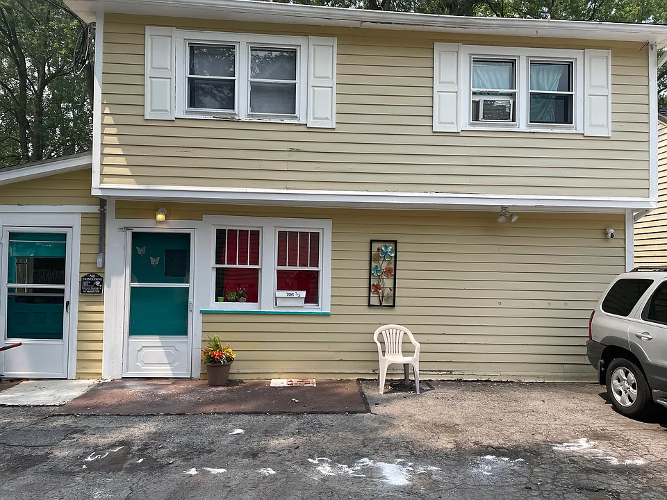 706 Nash Rd #1/2