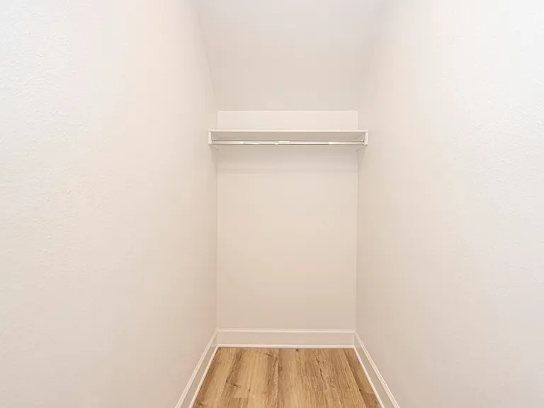 1220 W 4th St — Photo 11