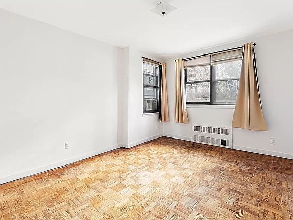 3rd image of 208 E 70th St APT 1C