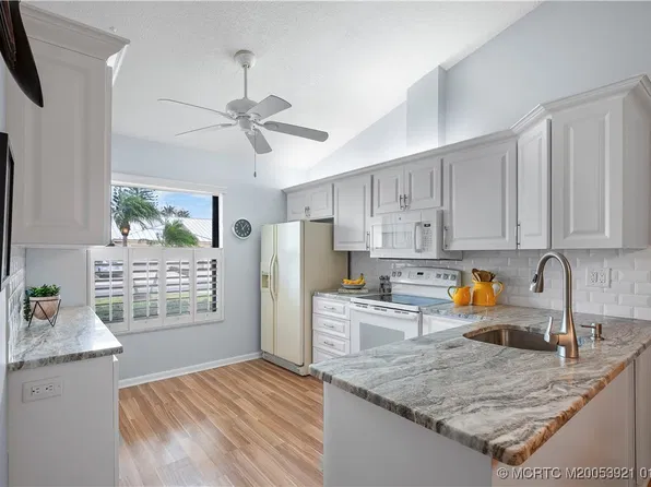 7624 SE Sugar Sand Cir, Hobe Sound, FL 33455