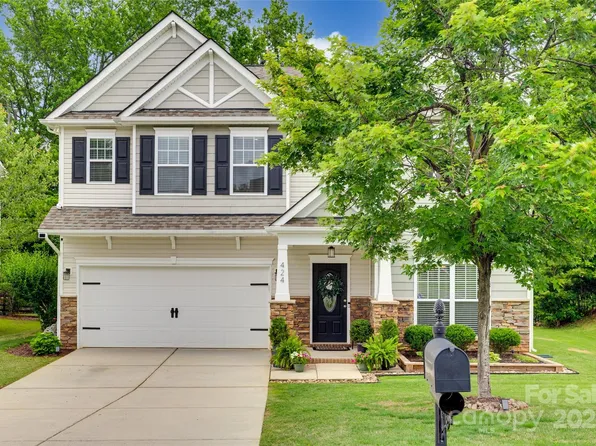 424 Castlebury Ct, Clover, SC 29710