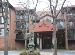 1600 W Green Tree Rd APT 124, Glendale, WI 53209