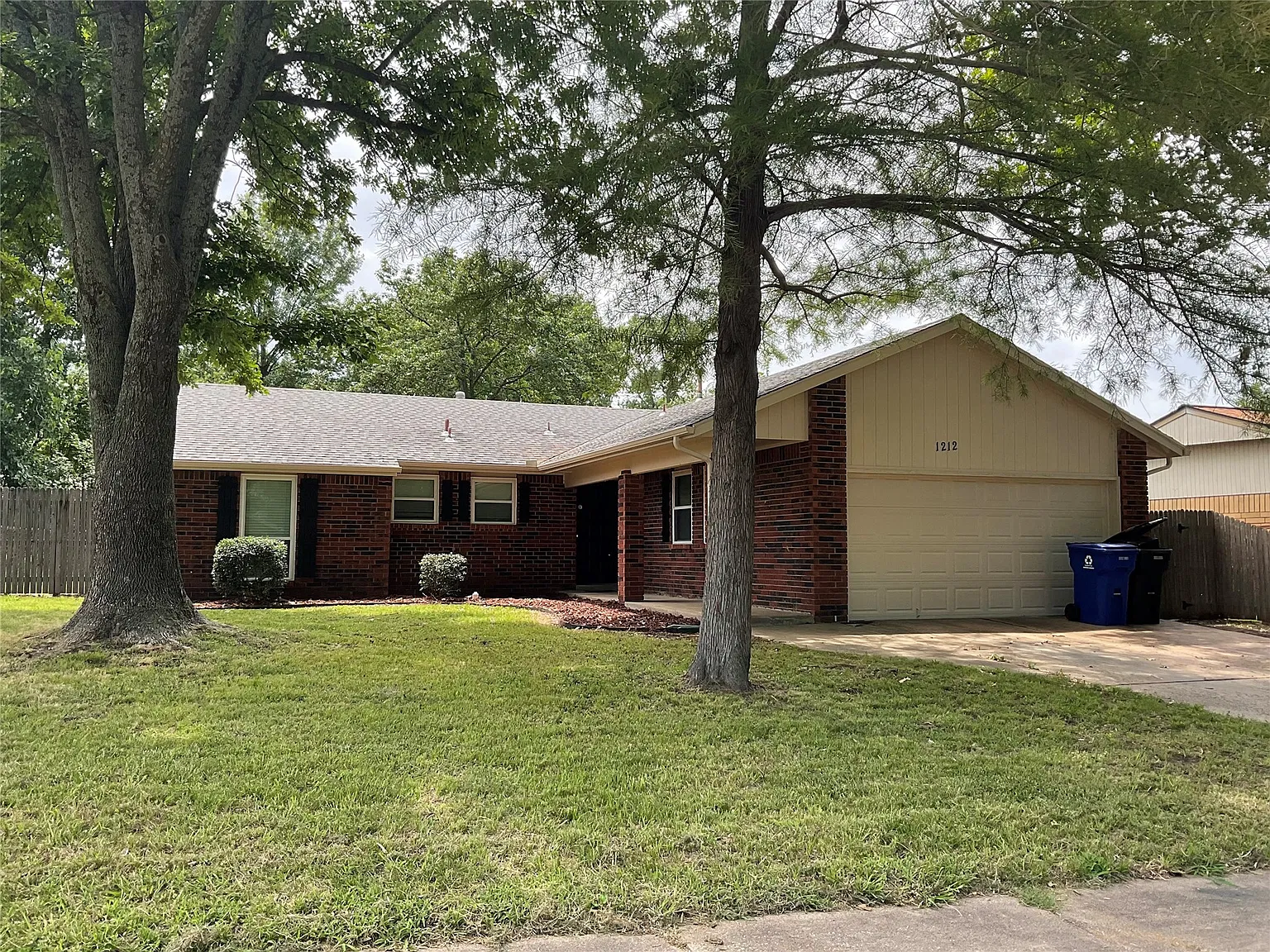 3 bed, 2.0 bath, 1251 sqft, $1,495 — Photo 1