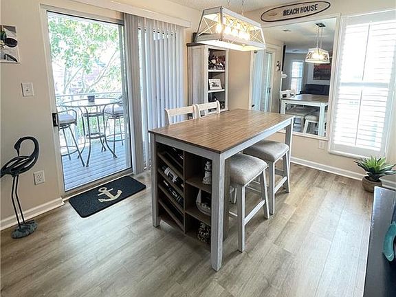 5th image of 512 24th St APT 203