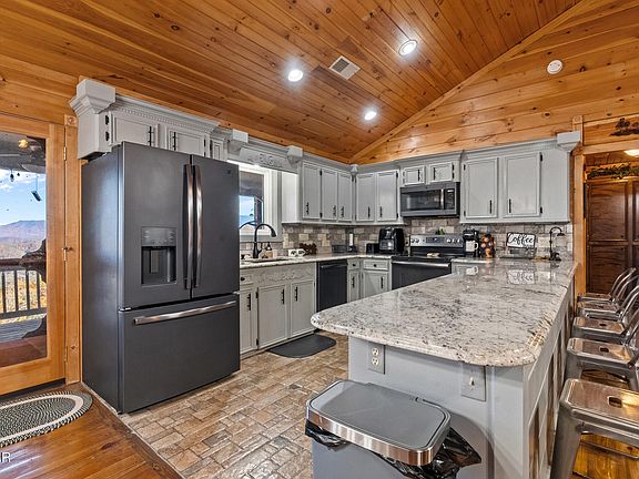 4th image of 714 Shell Mountain Rd