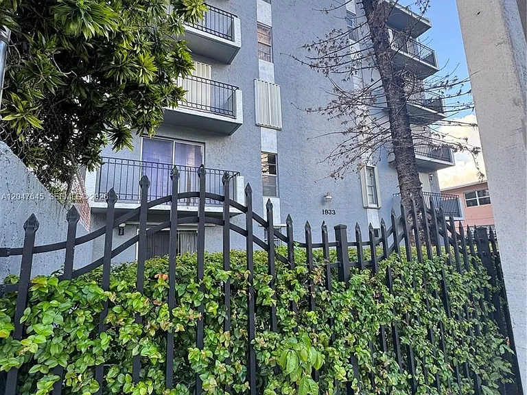 1933 SW 7th St #504 — Photo 1