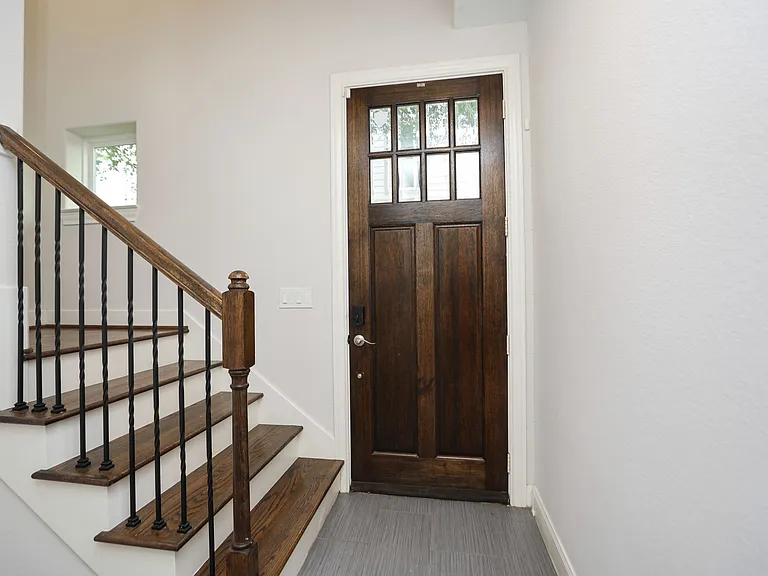 2212 Stuart St — Photo 7