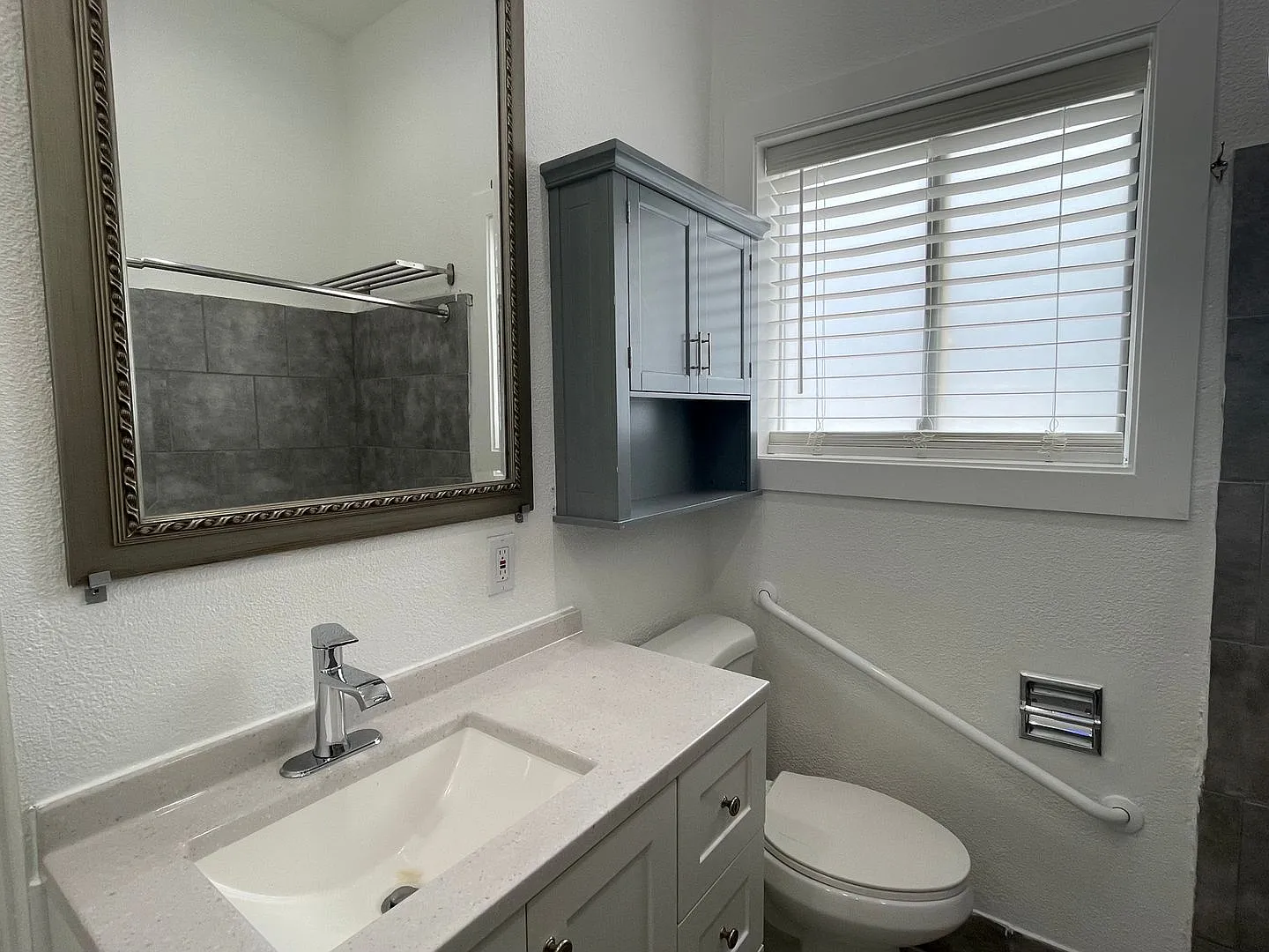 2 Bedroom Water/Sewer Included In Rent! — Photo 4