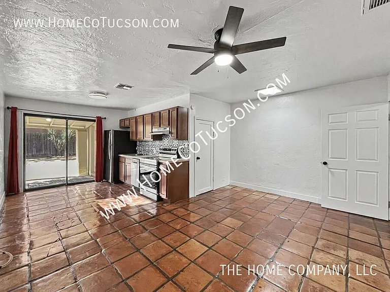 4566 E Seneca St — Photo 10