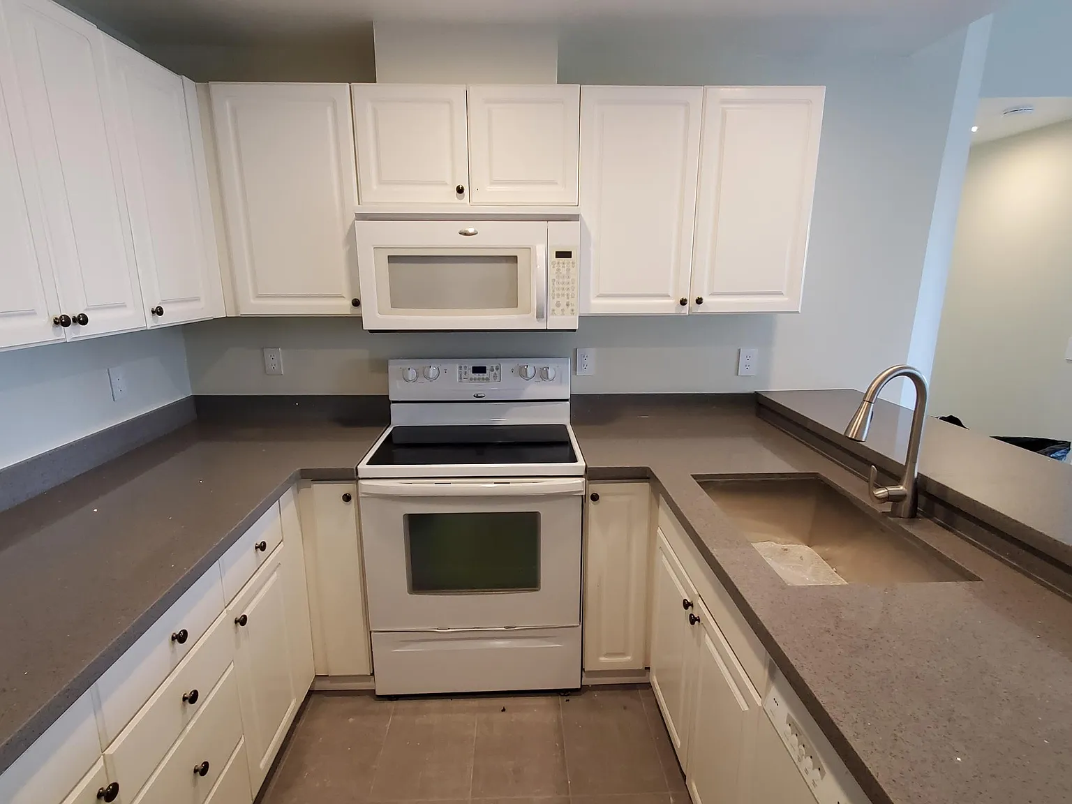 2 bed, 957 sqft, $2,400 — Photo 2