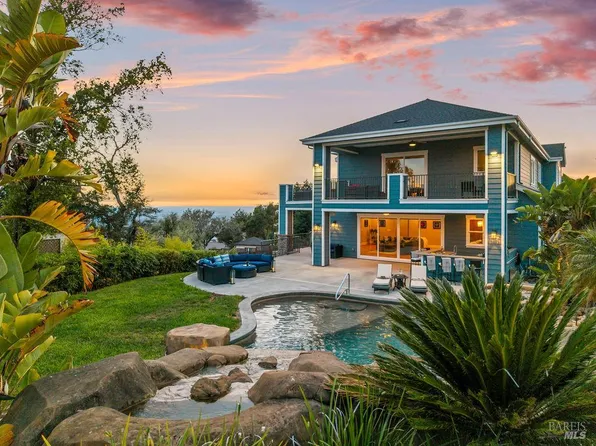 3882 Royal Manor Place, Santa Rosa, CA 95404