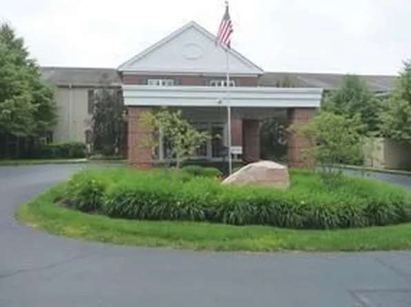 5935 N High St, Worthington, OH 43085