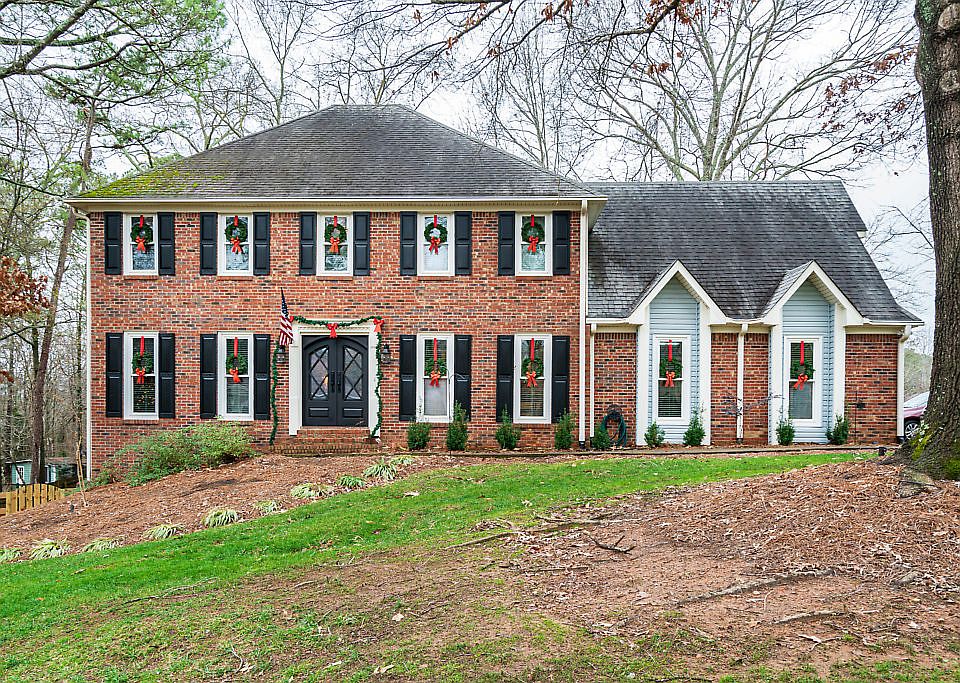1st image of 4936 Willow Creek Dr