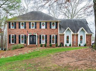 4936 Willow Creek Dr, Woodstock, GA 30188