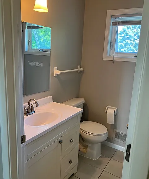 1077 Thorndale Ave — Photo 26