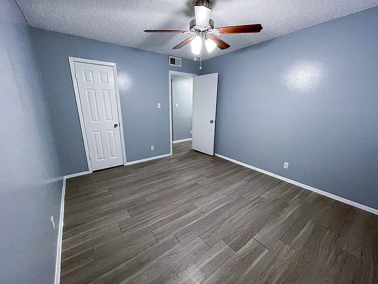 8907 Parkfield Dr — Photo 17