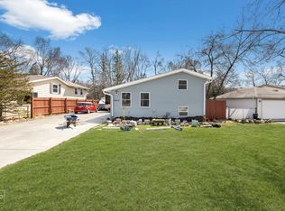 1423 Kings Rd, Carpentersville, IL 60110