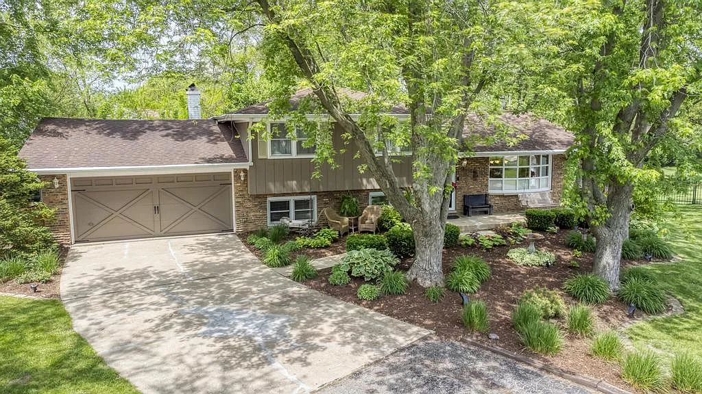 1104 Hummingbird Ct photo 1