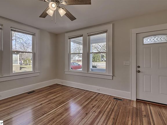3rd image of 209 Brockman Ave