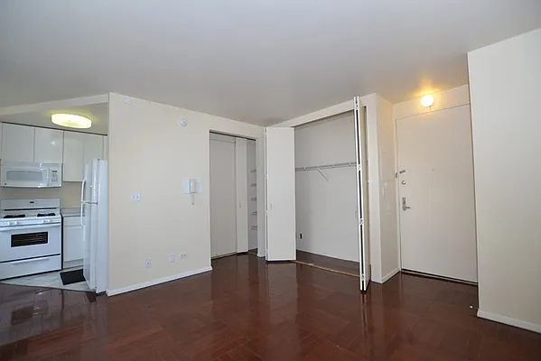 Rented by New York Residence | media 17