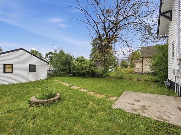 3rd image of 228 9th St N
