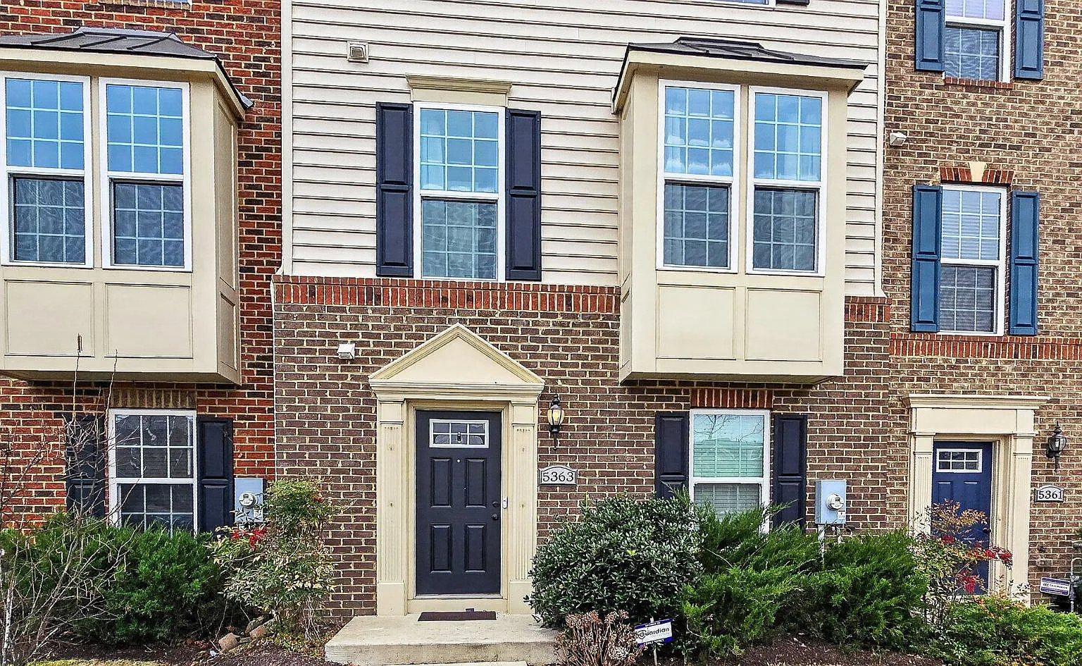 4 bed, 2.5 bath, 2136 sqft, $3,250 — Photo 3