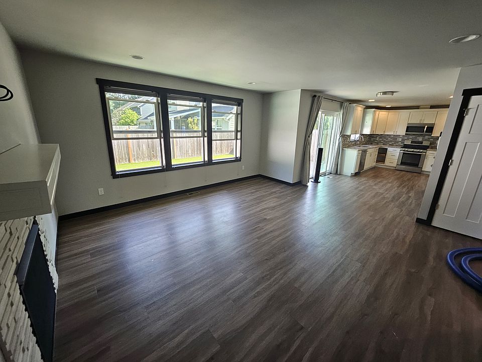 Lookin into back yard and Kitchen