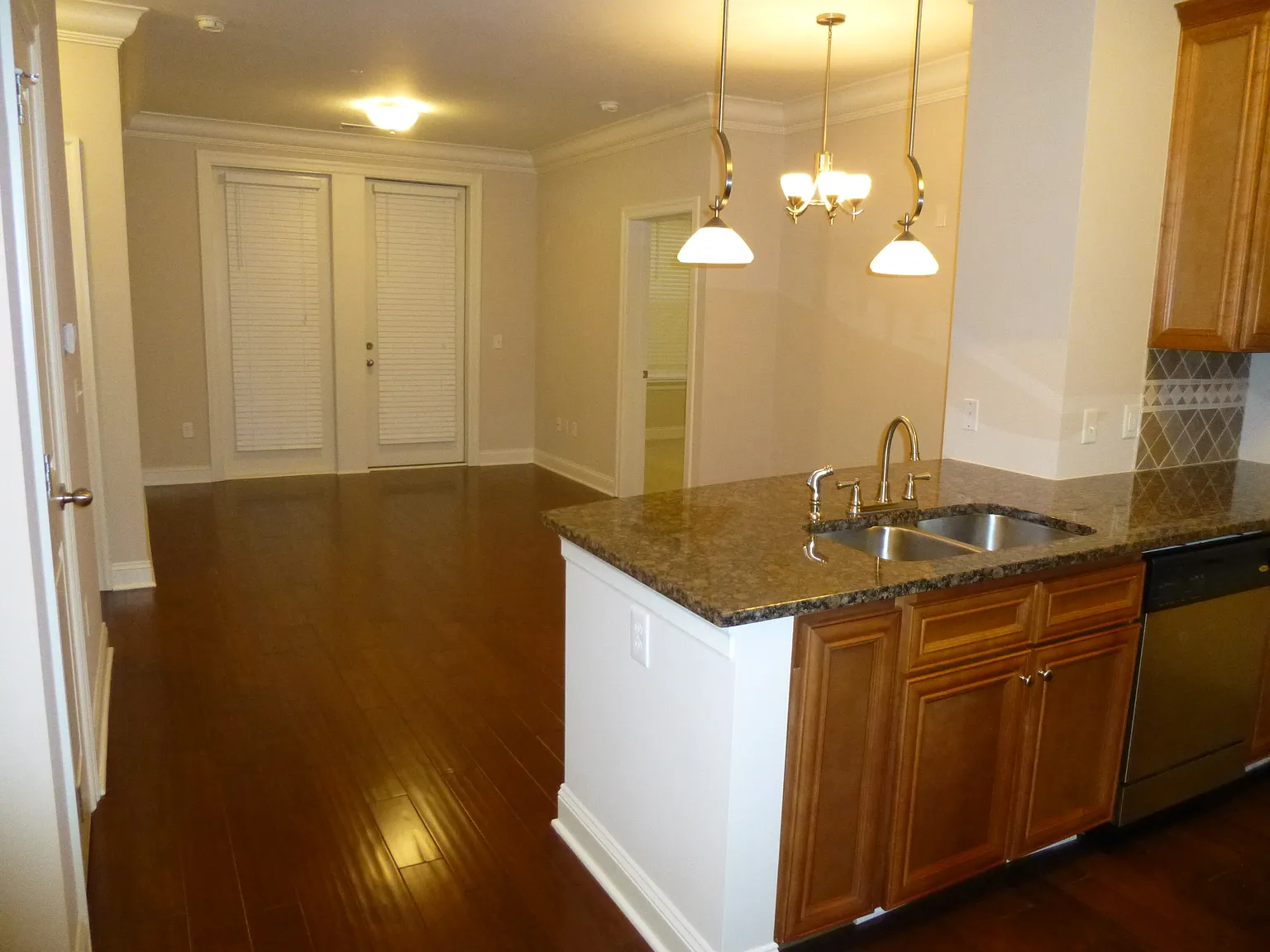 2 bed, 1002 sqft, $2,000 — Photo 4