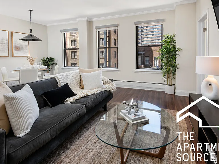 222 E Chestnut St #304 — Photo 1
