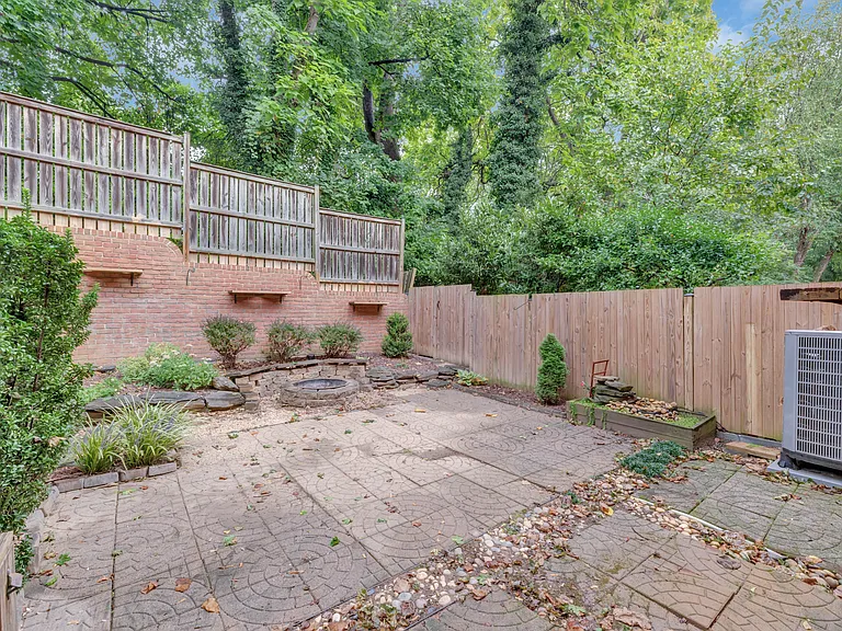1427 McLean Mews Ct — Photo 25