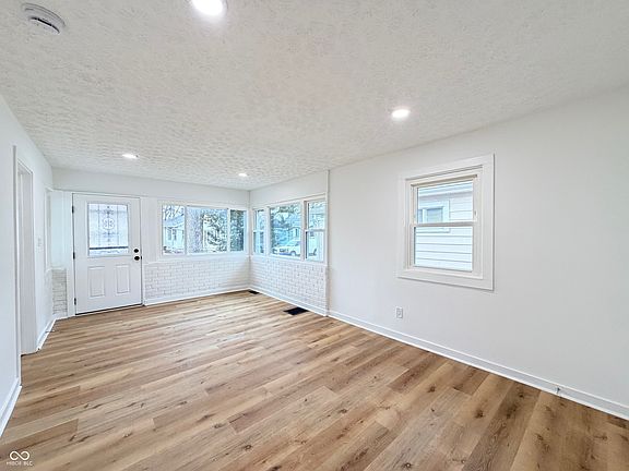4th image of 1219 N Grant Ave