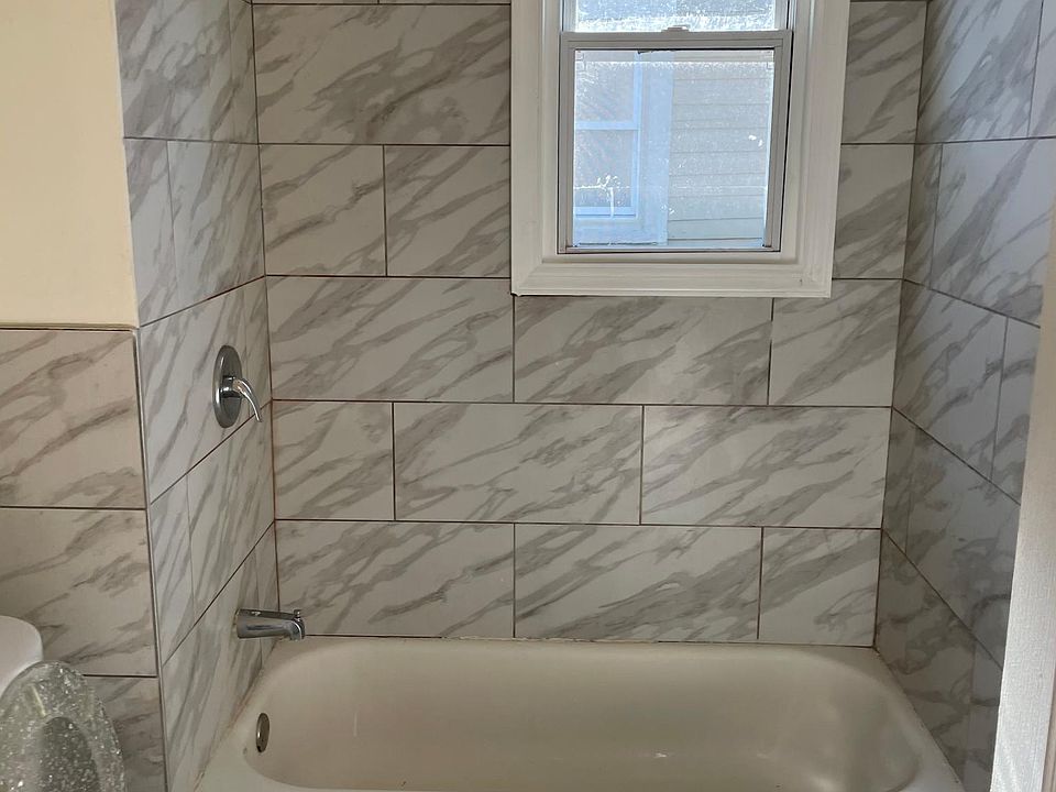 2nd image of 525 New Point Rd APT 2