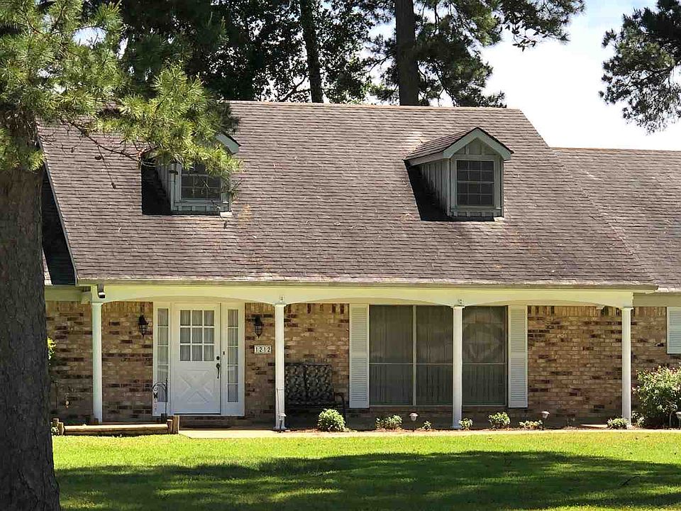 1st image of 1212 Woodlawn Dr