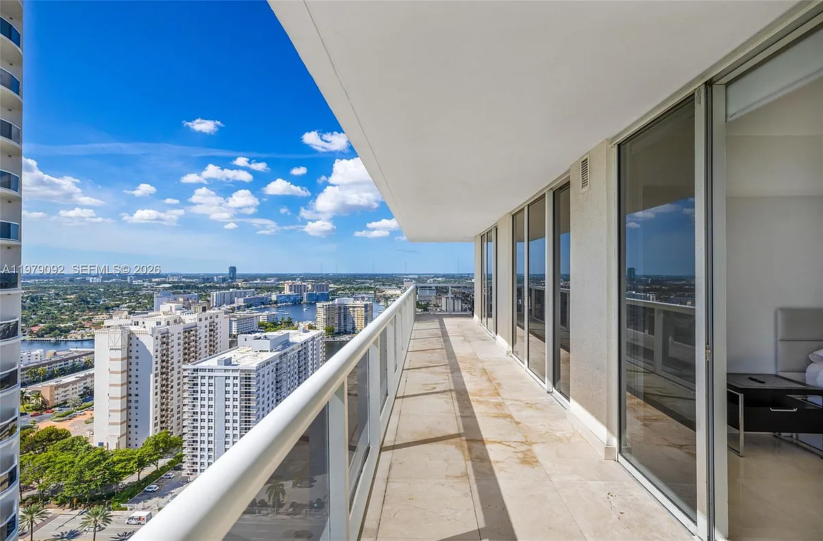 Building Photo - 1830 S Ocean Dr #2806