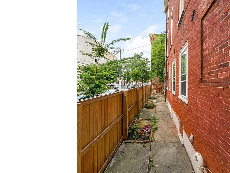 1935 Wallace St #1 — Photo 22