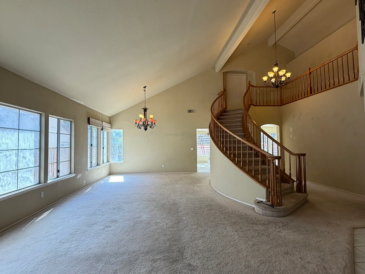 4 bed, 2631 sqft, $5,800 — Photo 3