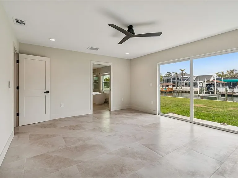 3921 Versailles Dr — Photo 14
