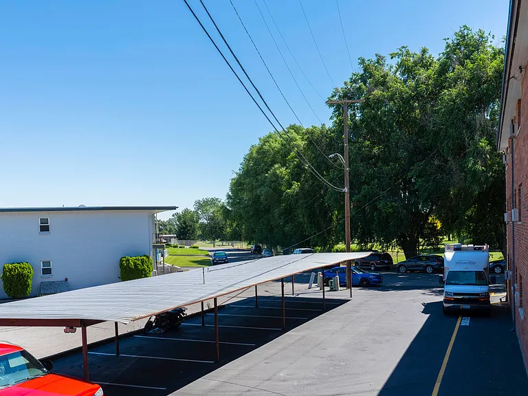 Dolphin Apartments: Leasing Specials! Great location in Kennewick — Photo 40