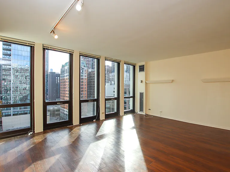 1 E Scott St #1406 — Photo 2