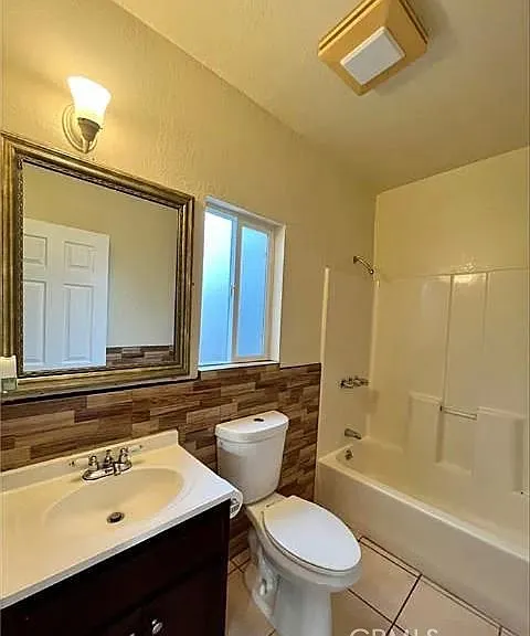 1336 W 109th St — Photo 6