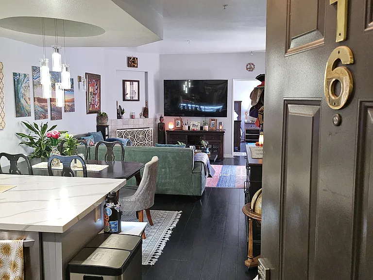640 W 4th St #416 — Photo 3